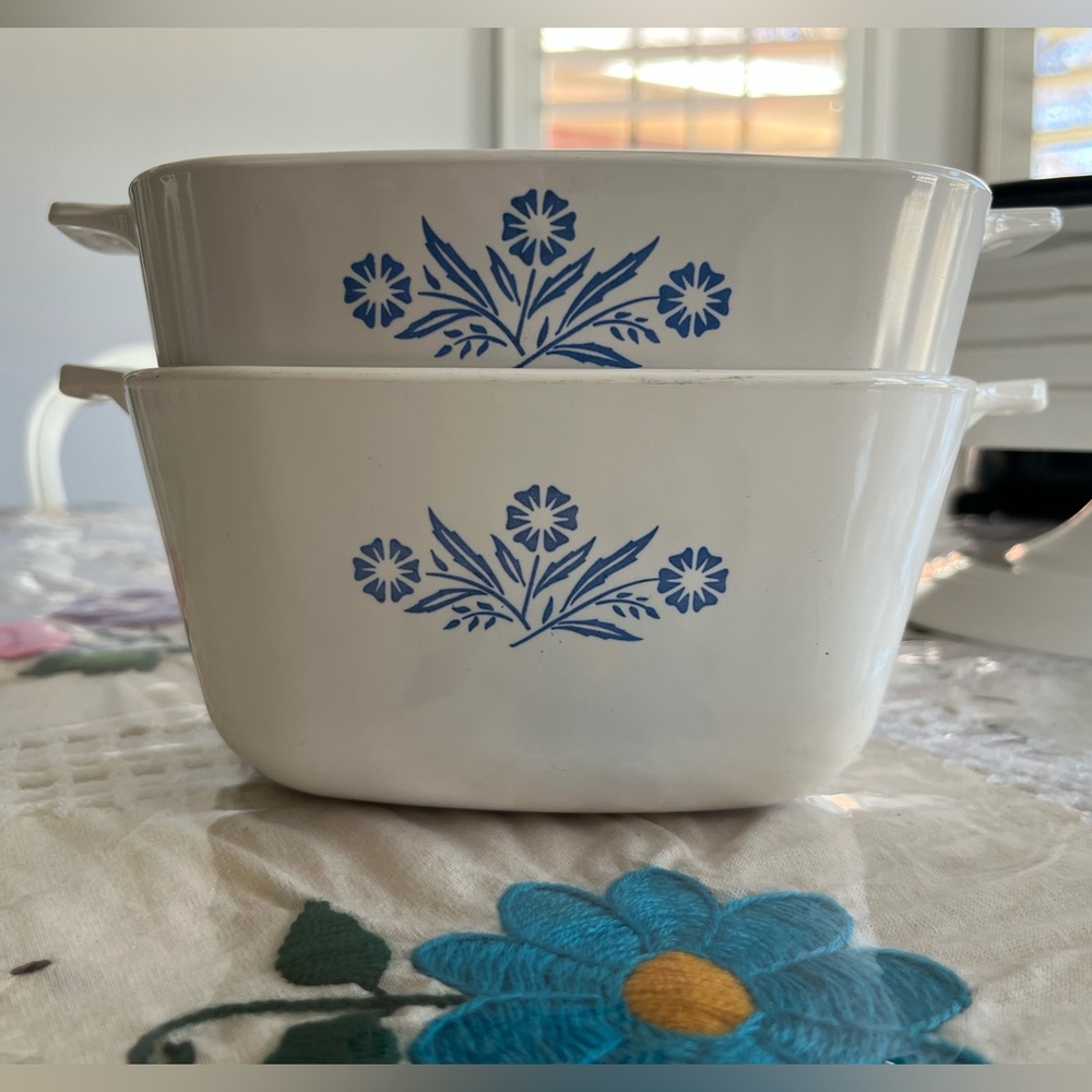 Vintage 1972-79 Blue Cornflower Corningware Pair of Casserole Dishes - Picture 4 of 9